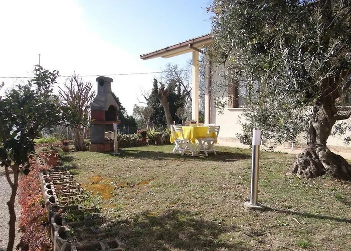 빌라 In Collina A Due Passi Dal Mare